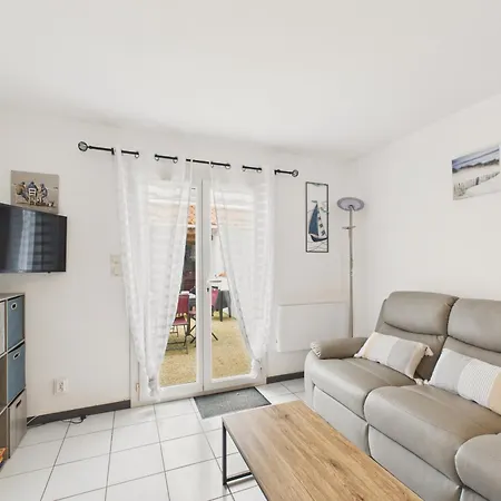 Maison Pour 4 Avec Terrasse A 200m De La بيت للعطل