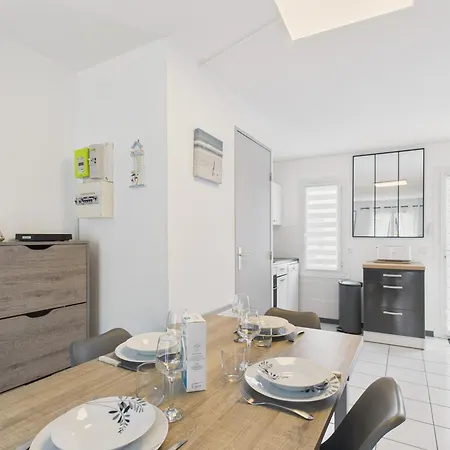 Maison Pour 4 Avec Terrasse A 200m De La بيت للعطل *